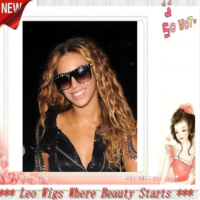 Beyonces long wavy hairstyle in London.jpg