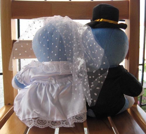 Doraemon Wedding plush back.jpg