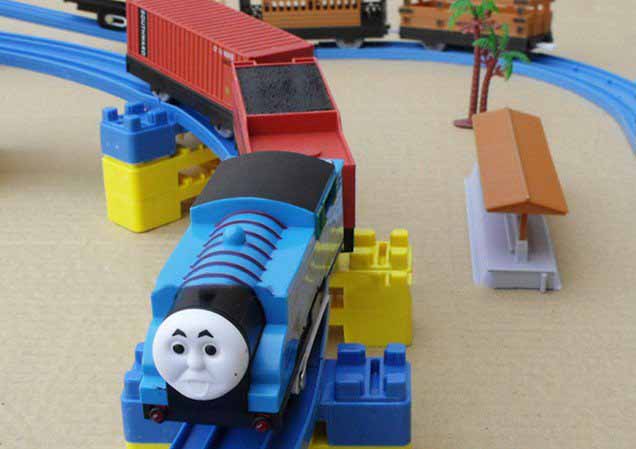 train toy 1.jpg