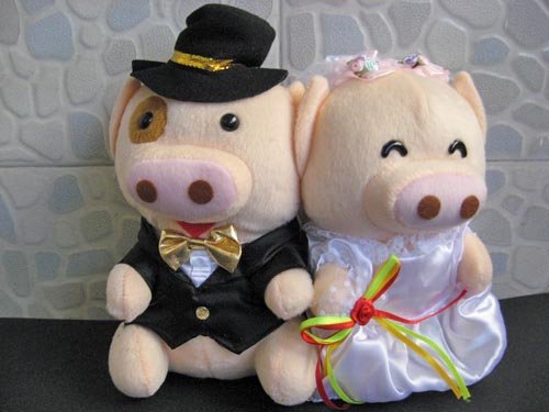 mucdull wedding plush.jpg