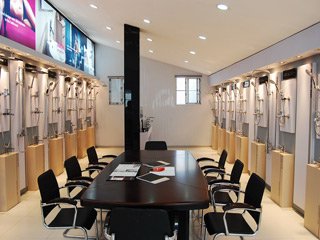 200091016_aboutus_3.jpg
