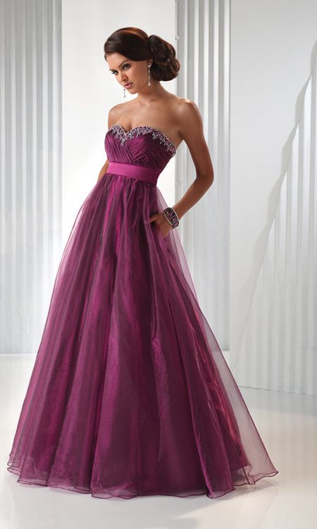 PromGirl-490296309   .jpg