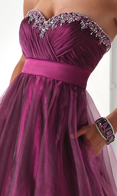 PromGirl-490296538   .jpg