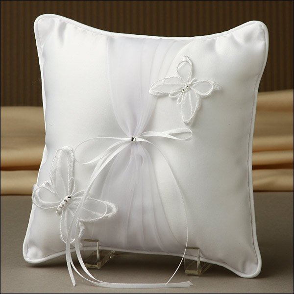 ring pillow.jpg