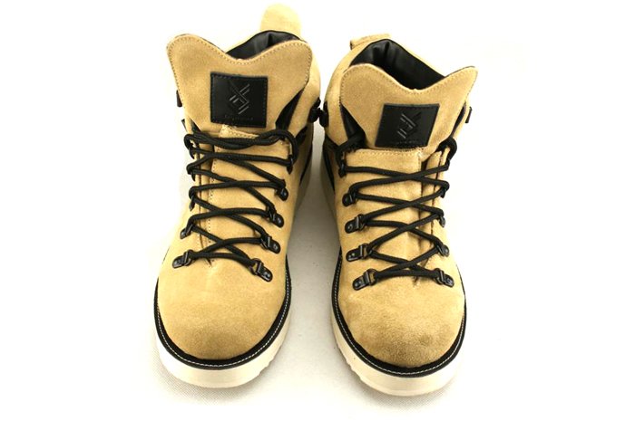 White Flat Bottom With Nails On Men's Casual Boots