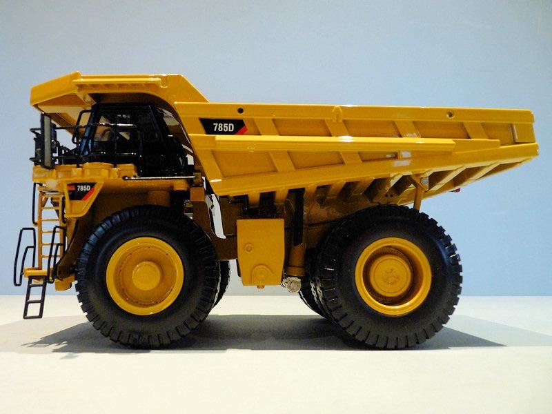 Norscot 55216 - Caterpillar 785D Mining Truck