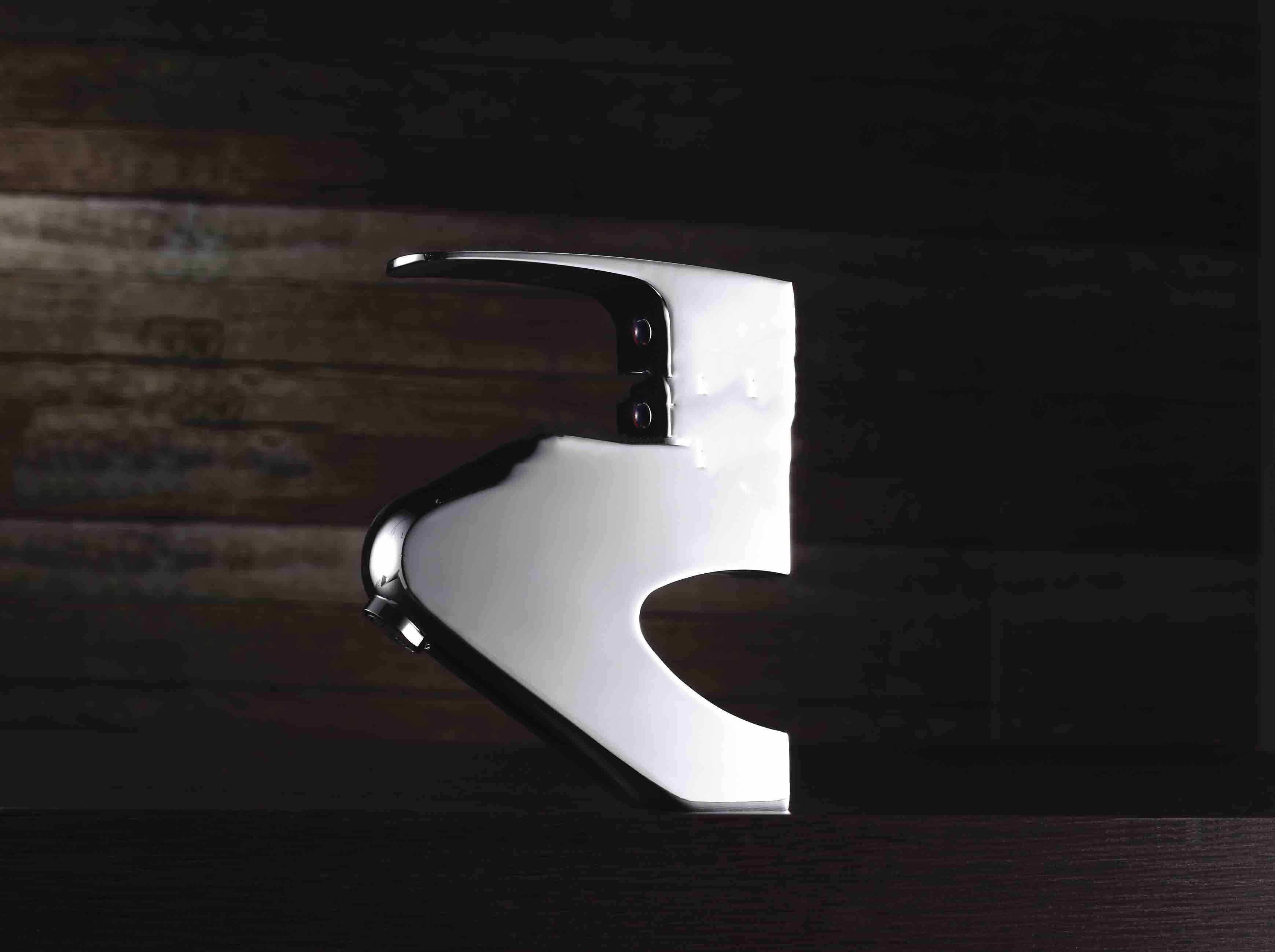 2011 Newest High Pure Brass Unique- Designed Basin Mixer