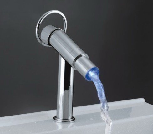 Free Shipping New! (1 Units) Single Handle Chrome Centerset's Can Swing Around The Bathroom Sink Faucet Type LED