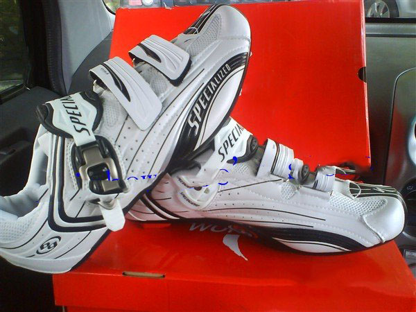 Hot Sale! 2011 Carbon Fibre Road Cycling Shoes Sports Bicycle Shoes 1pair/lot+ Free Shipping