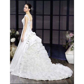Customized Fast Delivery High Quality Floor Length with Big Train Classic Wedding Dress(HGK3648)