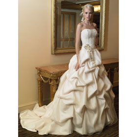 2011 Sexy New Strapless A Line Wedding Dresses Tulle Gowns