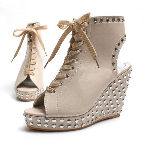 Stylish Women Rivets Platform Wedge Shoes