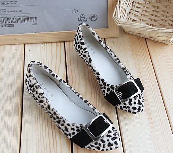 Fashion Leopard Grain Strap Is Low with Small Single Cusp Shoe Pair