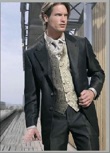 Unique Color Swallow Tail Designer Formal Style Bridegroom Suit