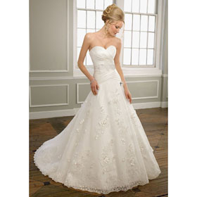 Off-the-shoulder Ruffles Chic & Modern Appliques Tulle Court Train Wedding Dresses
