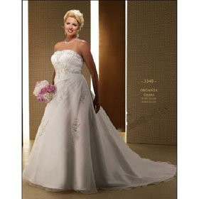 Lace-up A-line Tull Strapless Chapel Train White Side-Draped Wedding Dress