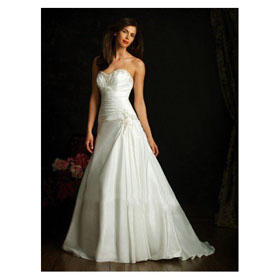 Taffeta Strapless Sweetheart Ball Gown with Flattering Lines Chapel Train Wedding Dress