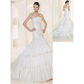 Strapless Sleeveless Pleats Taffeta Elegant & Luxurious Court Train Wedding Dress