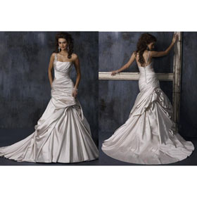 Classical Beautiful Tail Custom-Made Wedding Gown