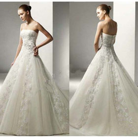 New Arrival Lace Handmade Floor-Length Flowers A-line Strapless Wedding Dresses