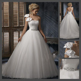 2011 Slim Line Gown with One-shoulder Wedding Dresses Fabric Chiffon Color White, Ivory