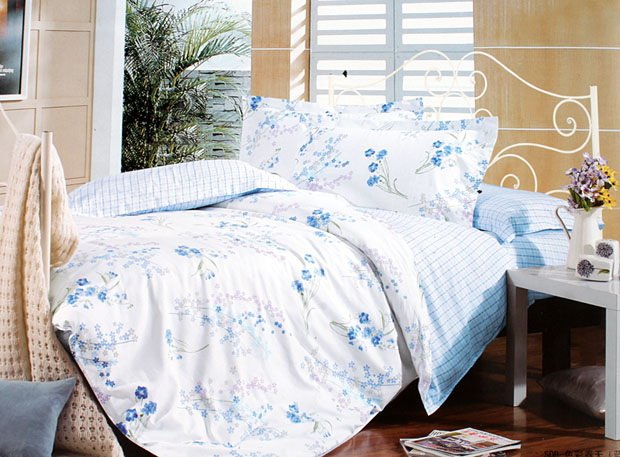 White & Light Blue Bedspreads Coverlets Flower Printed Cushion