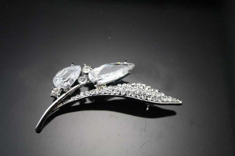 High Grade Fashion Women's Luxury Crystal Brooches