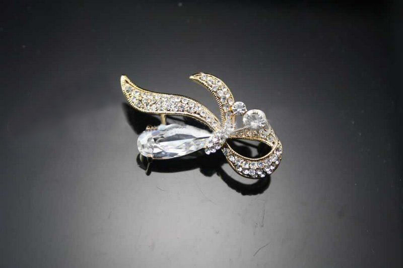 Cheap Female Newest Design Crystal Brooches