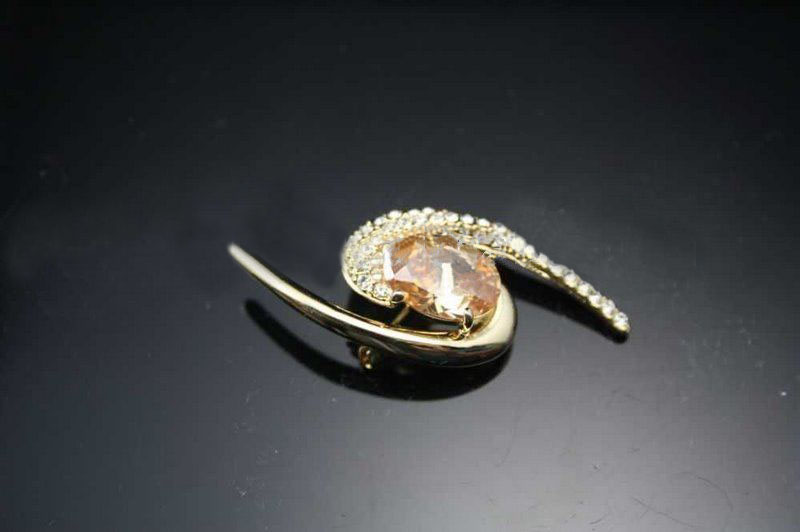 Good Quality and Service Golden Brooches with Crystal