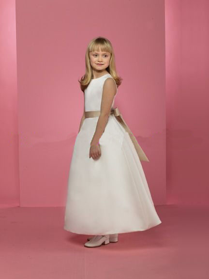 Ivory Ankle-Length With Ribbons Children's Shorts