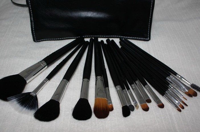 Black Handle Wood Professional Makeup Brush Set