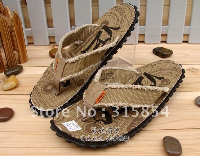 Khaki Individual Character Rubber Base Man Slippers