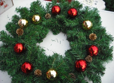 Green With Pinecone & Balls Wreath Christmas Decorations