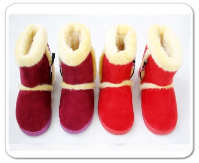 Plush & Sponge USB Powered Warm-keeping Christmas Shoes