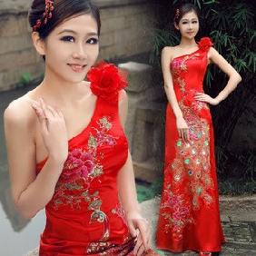 Cheongsam Embroidery Shoulder With A Red Flower Asymmetrical Wedding Dresses