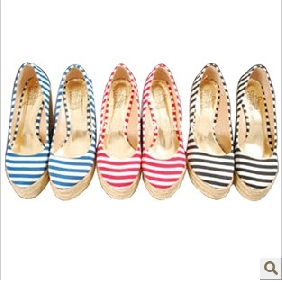 With Stripes Super Soft Waterproof Women's Casual Shoes