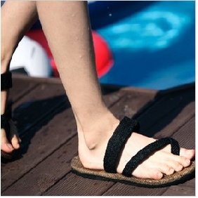 Black Flat Bottom Beach Men's Flip Flops