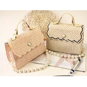 Small Dots On A Handle With Pearls Elegant Clutches