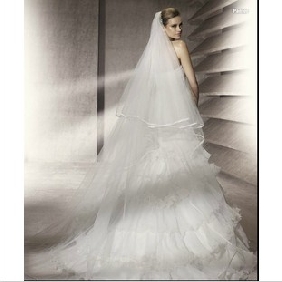 One Tier Fingertip White Bridal Veils